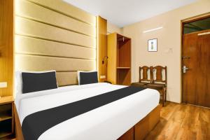 Postel nebo postele na pokoji v ubytování Super Townhouse Rajbagh Formerly Hotel Modern