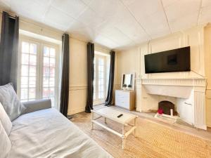 Et tv og/eller underholdning på Le Kereon - Coeur du centre historique, rues pietonnes !