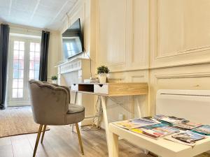 Posezení v ubytování Le Kereon - Coeur du centre historique, rues pietonnes ! + 8 fotografií