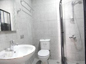 Koupelna v ubytování Guesthouse Agmashenebeli Sea side + 20 fotografií