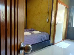 Postel nebo postele na pokoji v ubytování Libong de loft ลิบงเดอลอฟท์