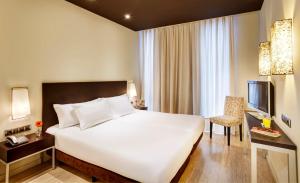 Postel nebo postele na pokoji v ubytování Sercotel Boulevard Vitoria-Gasteiz