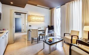 Kuchyň nebo kuchyňský kout v ubytování Sercotel Boulevard Vitoria-Gasteiz