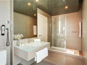 Koupelna v ubytování Sercotel Boulevard Vitoria-Gasteiz