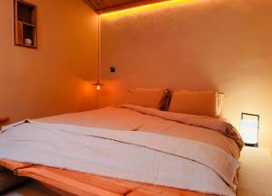 Una cama o camas en una habitación de 馥寓FullYu