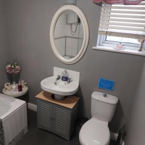 Gallery image of Broadlea of Robgill Country Cottage bed and breakfast in Ecclefechan +58 photos