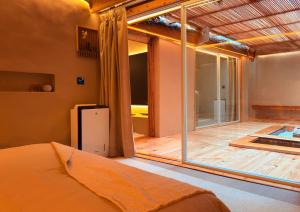 Una cama o camas en una habitación de 馥寓FullYu