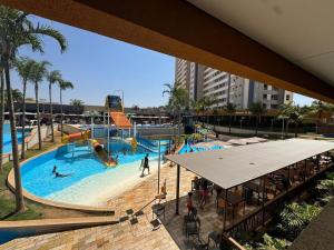 an overhead view of a water park with people in it at Apto Solar das Águas Olimpia SP in Olímpia +48 photos