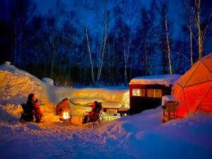 焚き火キャンプ場 Hokkaido Glamping - TAKIBI im Winter