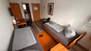 TV a/nebo společenská místnost v ubytování Hotel Gästehaus Linden