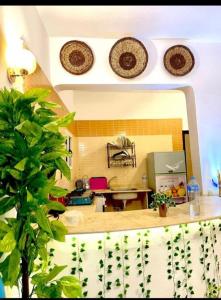 Setusvæði á Stunning 2-Bedroom Beachfront Chalet with Private Beach Access in Dahab +3 myndir