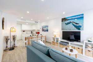 TV a/nebo společenská místnost v ubytování Amazing 2 Seas by Fidalsa