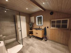 Gallery image of Hytte-14 - Close to Kvitfjell - linens included in Favang