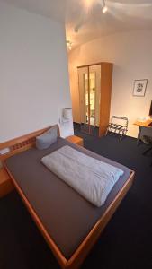 Postel nebo postele na pokoji v ubytování Hotel Gästehaus Linden