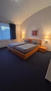 Postel nebo postele na pokoji v ubytování Hotel Gästehaus Linden