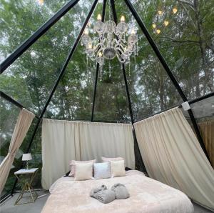 Postel nebo postele na pokoji v ubytování EKA Glamping