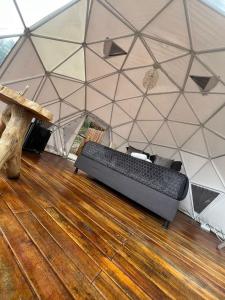 Posezení v ubytování EKA Glamping