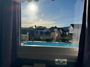 Bazén v ubytování Just Like Home Bed & Spa Porsgrunn nebo v jeho okolí