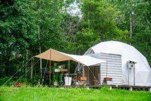 Ein Garten an der Unterkunft 焚き火キャンプ場 Hokkaido Glamping - TAKIBI
