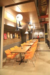 Posezení v ubytování Max Hotels Jabalpur