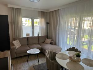 Posedenie v ubytovaní Apartament Mushellka - Dziwnówek Horizon Park , 2 sypialnie i salon