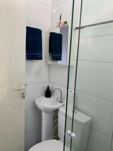 Ένα μπάνιο στο Apartamento na grande Florianópolis Loft 03