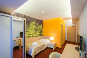 Televízia a/alebo spoločenská miestnosť v ubytovaní Hotel Slovan