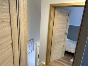 Posteľ alebo postele v izbe v ubytovaní Apartament Mushellka - Dziwnówek Horizon Park , 2 sypialnie i salon