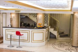 a lobby with a bar and a red stool at Ruba Palace Thermal Hotel in Bursa