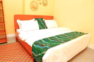 Letto o letti in una camera di Kirungi Vacation Homes