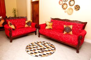 Area soggiorno di Kirungi Vacation Homes