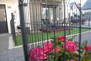 Vonkajšia záhrada v ubytovaní Apartament Mushellka - Dziwnówek Horizon Park , 2 sypialnie i salon