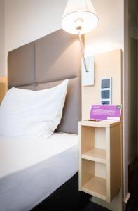 Postel nebo postele na pokoji v ubytování Hotel Lücke Rheine