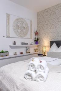 Postel nebo postele na pokoji v ubytování City Apartment Deluxe Sopron