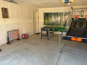 Fotografija v galeriji nastanitve Rustic Retreat Yosemite with Game room v mestu Coarsegold