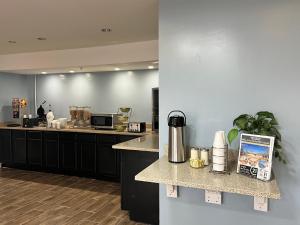 مرافق لصنع الشاي والقهوة في Tahlequah Inn