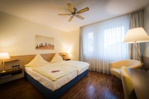 Postel nebo postele na pokoji v ubytování Hotel Lücke Rheine