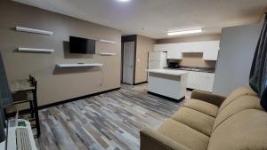 a living room with a couch and a kitchen at Live In Lodge Stone Mountain in Stone Mountain