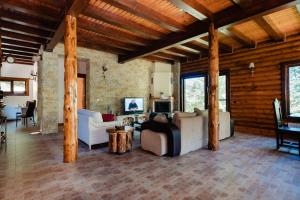 Televisyen dan/atau pusat hiburan di Forest View Chalet