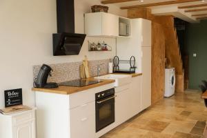 Kuchyň nebo kuchyňský kout v ubytování Duplex vue sur les montagnes - Orbey