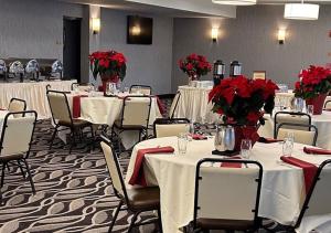 Restaurace v ubytování Crowne Plaza Niagara Falls NY - Riverside by IHG
