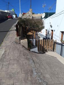 a fence on the side of a street at La Cabaña Estudio pequeño in Fasnia +6 photos