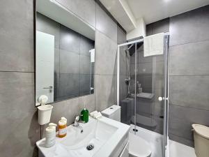 Koupelna v ubytování SÉ - BRAGA Lounge Suites COLLECTION BY PERPETUAL RELAX