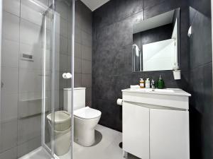 Koupelna v ubytování SÉ - BRAGA Lounge Suites COLLECTION BY PERPETUAL RELAX