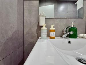 Koupelna v ubytování SÉ - BRAGA Lounge Suites COLLECTION BY PERPETUAL RELAX