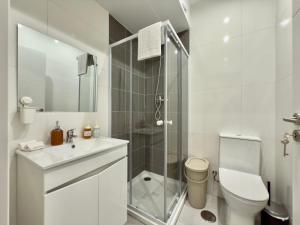 Koupelna v ubytování SÉ - BRAGA Lounge Suites COLLECTION BY PERPETUAL RELAX
