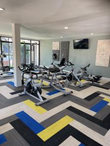Γυμναστήριο ή/και όργανα γυμναστικής στο Huge one bedroom with 2 Queen size beds