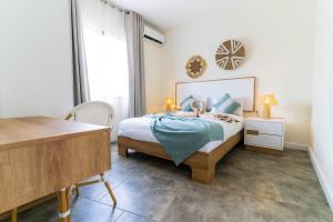 a woman laying on a bed in a bedroom at Salty Breeze in Flic-en-Flac +27 photos