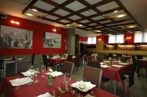 Reštaurácia alebo iné gastronomické zariadenie v ubytovaní Hotel Cuéntame + 37 fotografií