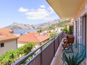 a balcony with chairs and a view of the water at Villa Del Mar Omiš in Omiš
